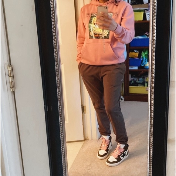 Meet your Posher, Ebony - Picture 10 of 17